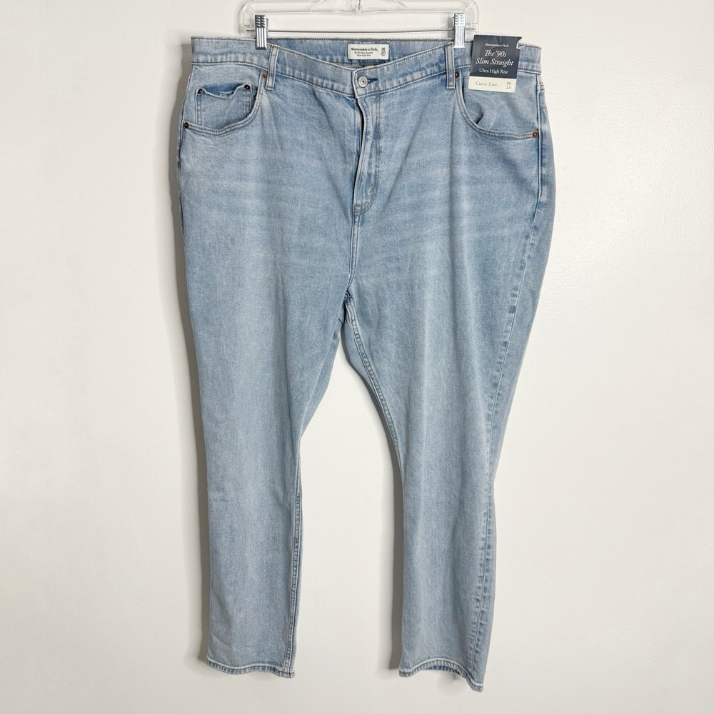 NWT Abercrombie & Fitch The 90s Slim Straigh Ultra High Rise Curve Love 22 Short